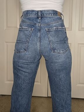 American Eagle High Rise Straight Jeans Size 6 Long Distressed Hem Stretch Denim